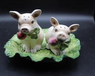 Fitz and Floyd Pig Salt and Pepper Shakers and Tray 