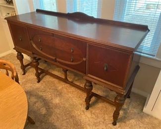 Antique Buffet / Sideboard
Beautiful piece! Wonderful condition.
On original casters.