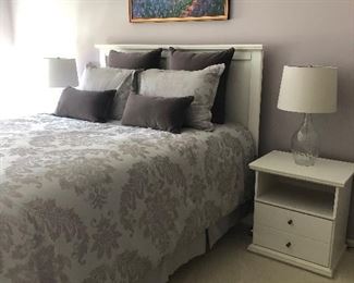 WHITE BEDROOM SET: QUEEN BED, DRESSER, CHEST OF DRAWERS AND 2 NIGHT STANDS