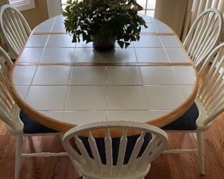 TILE AND OAK KITCHEN TABLE WITH CHAIRS