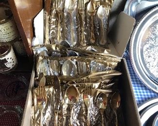 Serving of 12 gold plated flatware