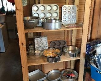 Sets of pots and pans and bakeware
