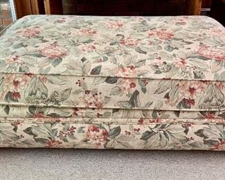 Item 65:  Ellis Home Furnishings Ottoman - This item goes with the twin sleeper sofa! - 29.5"l x 48"w x 15.5"h 
