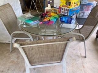 Outdoor One table & 4 chairs 