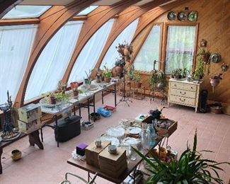 Garden sun room with some plants etc