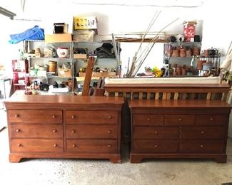 Stanley 2 fine dressers, 1 set of bunk beds