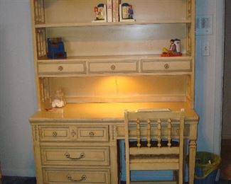 Desk w/ Lighted Hutch 