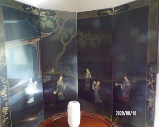 4 panel screen, very nice