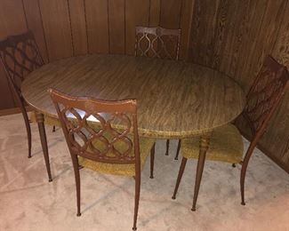 Table w/ Chairs
