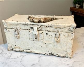 Small vintage chippy white trunk with handle. Great old vintage look $30