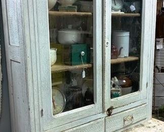 Another view of the primitive hutch