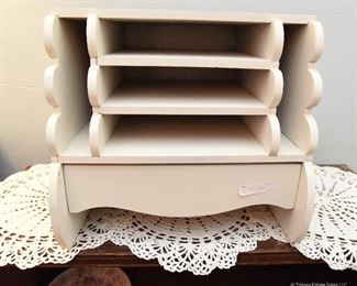 White wood cute desk organizer with drawer $18
12" x 9" x 11.5"
