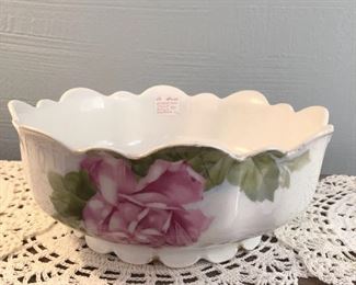 Bavarian porcelain fruit bowl $14
roses on the outside 9.5" diameter, 3.5" deep. scalloped edges