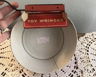 Toy Laundry Wringer $9