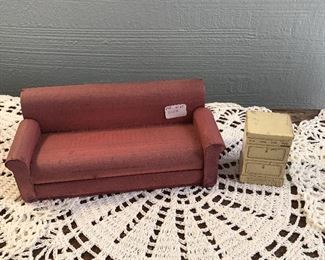 Dollhouse Sofa and Side Table $8
