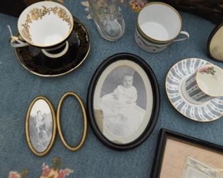 Double Oval Frame $6