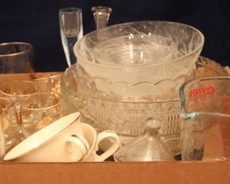 Lot# 2509 - tray lot of assorted glass
