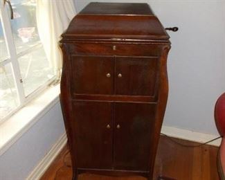 Non-working Victrola 