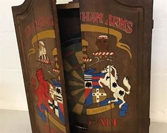 Dartboard in Wood Case