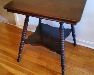 Vtg Dark Oak Side Table