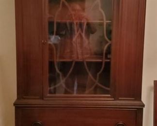 Vtg Mahogany China Cabinet