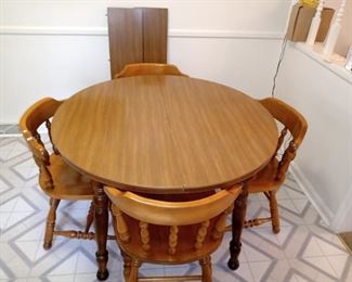 Vtg Maple Kitchen Table Chairs