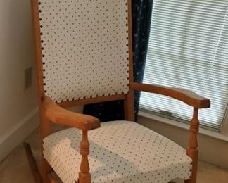 Vtg Oak Rocking Chair