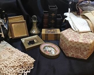 Vtg Vanity, Handkerchiefs, Gloves