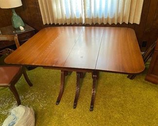 Beautiful Table and 4 Chairs Open