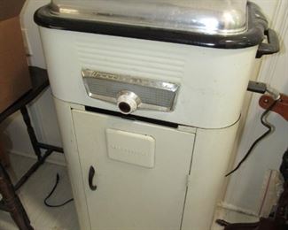 Vintage Westinghouse cooker with bottom cabinet