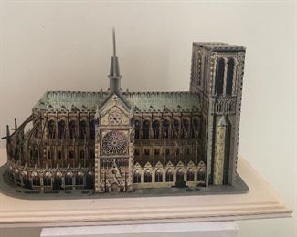 Norte Dame cathedral (paper model)