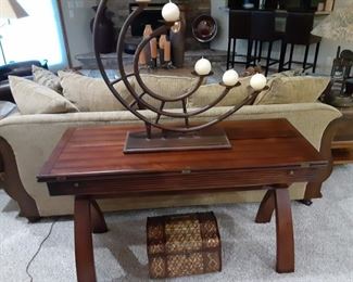 Convertible Table w/2 fold out leaves