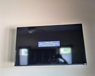 Visio Smart TV w/remote and mounting bracket