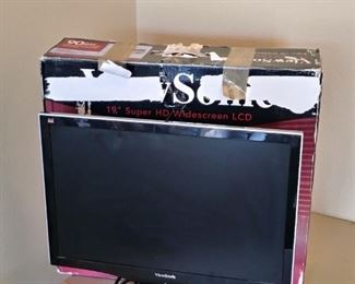 19 inch 3 input monitor (SVGA and power cord included)