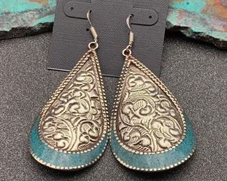 Silver and brass earrings from Tibet with turquoise and lapis