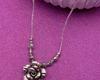 Fine silver floral necklace from Thailand