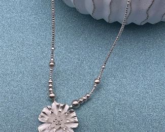 Fine silver floral necklace from Thailand