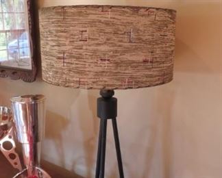 Vintage MCM lamp w/ 50s painted shade
