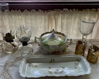 $16.00......Assortment of Vintage Glassware (A31)
