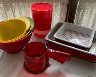 CLEARANCE!  $4.00 now, was  $14.00.......Kitchen Lot (A13)