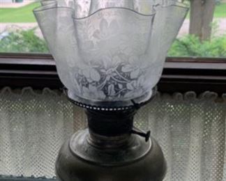 CLEARANCE!  $10.00  now, was $45.00......Beautiful Vintage Oil Lamp (A6)