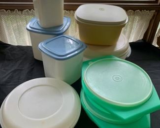 HALF OFF !  $9.00 now, was  $6.00......Tupperware and Container Lot (A95)