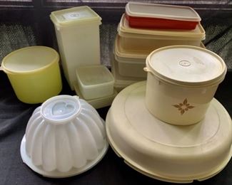 HALF OFF !  $4.00 now, was  $20.00......Tupperware Lot (A92)