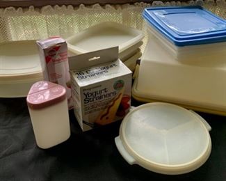 HALF OFF !  $4.00 now, was $12.00......Tupperware and Container Lot (A94)