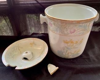 CLEARANCE!    $4.00 now, was $20.00......Antique Chamber Pot, very large, 10" tall, lid as is (A79)