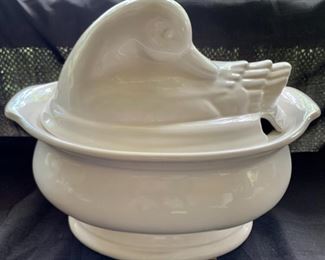 CLEARANCE !  $4.00 now, was $14.00......Large Duck Tureen, ladle missing (A63)