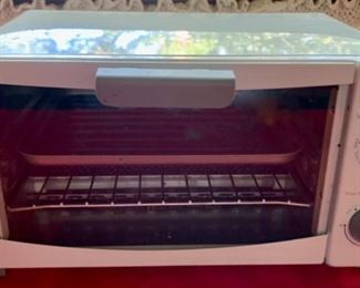 REDUCED!  $15.00 now, was $20.00......Rival Toaster Oven very clean looks new (A128)