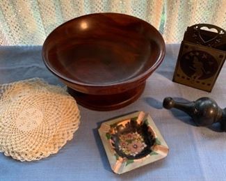 HALF OFF !  $5.00 now, was $10.00......Pretty Vintage Wood Bowl, Linens and more (A178)