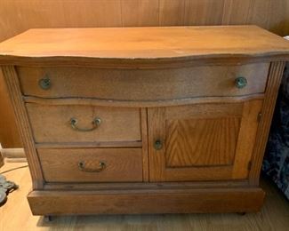 REDUCED!  $63.75 now, was $85.00.......Vintage Wash Stand, fairly good condition (A299)