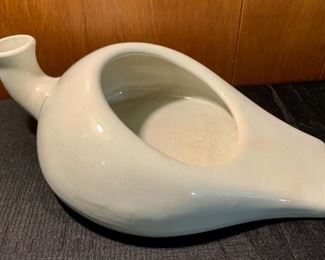 CLEARANCE!  $4.00 now, was $20.00........Old Porcelain Bed Pan Urinal (A248)